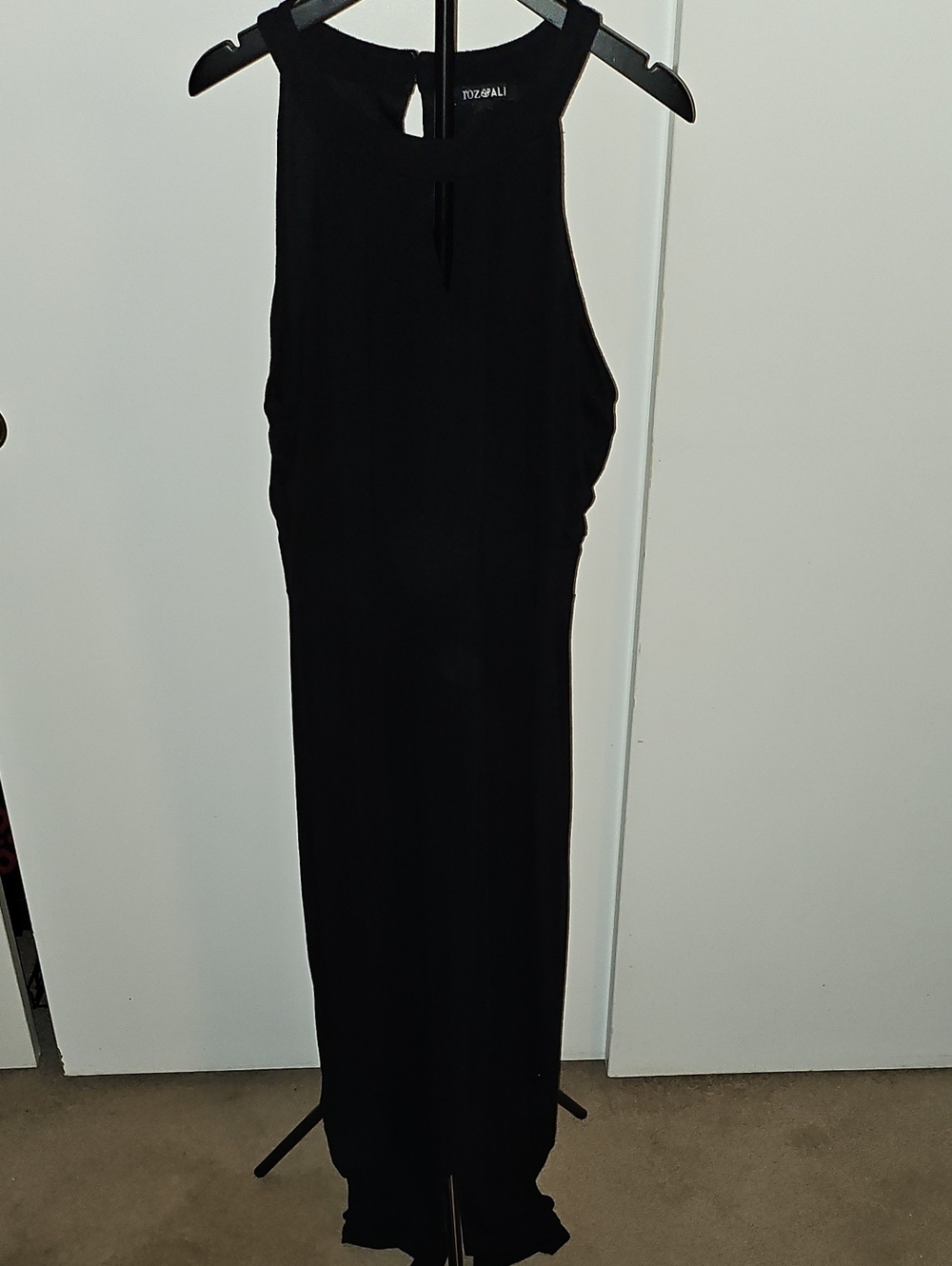 Roz & Ali Black Sleeveless Maxi Dress with Keyhole Detail